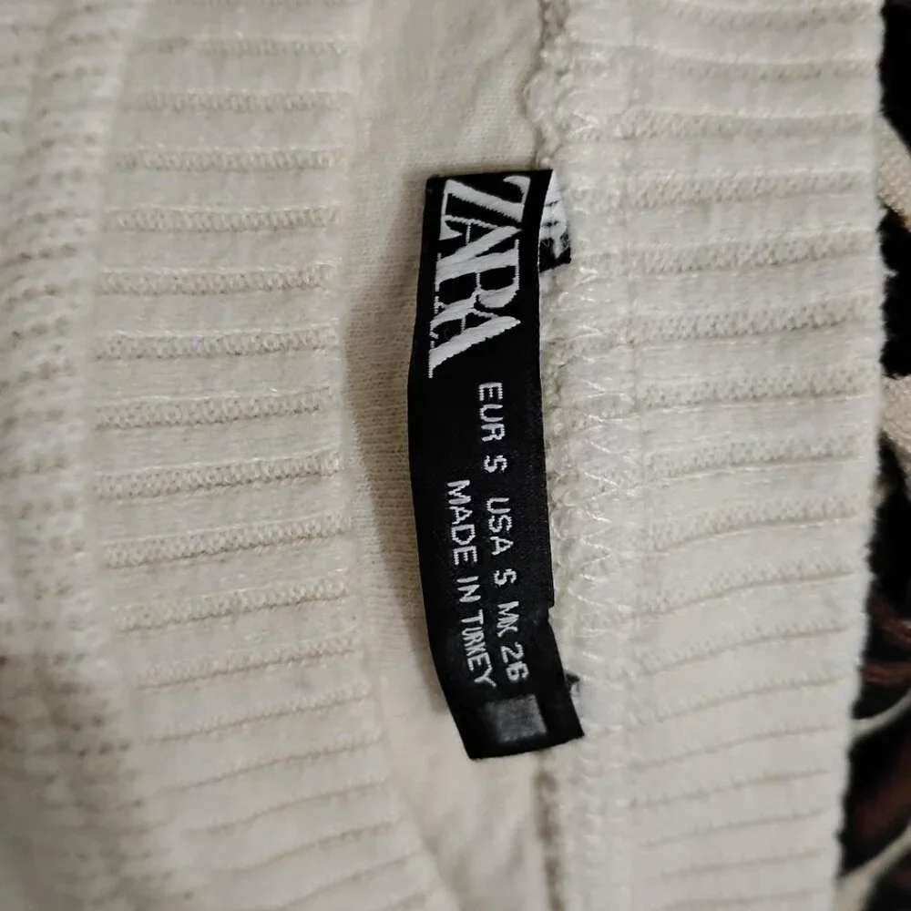 Zara -S-Cropped Long Sleeve Sweater Cream Size Small